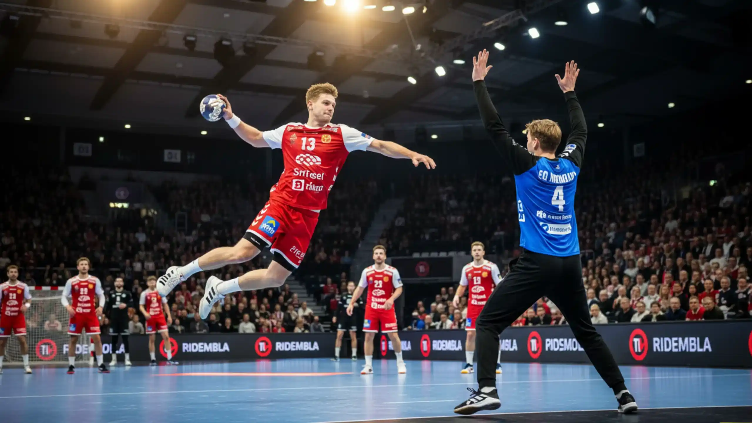 Dansk håndboldkamp i fuld gang med spillere i aktion og entusiastiske fans på tribunen